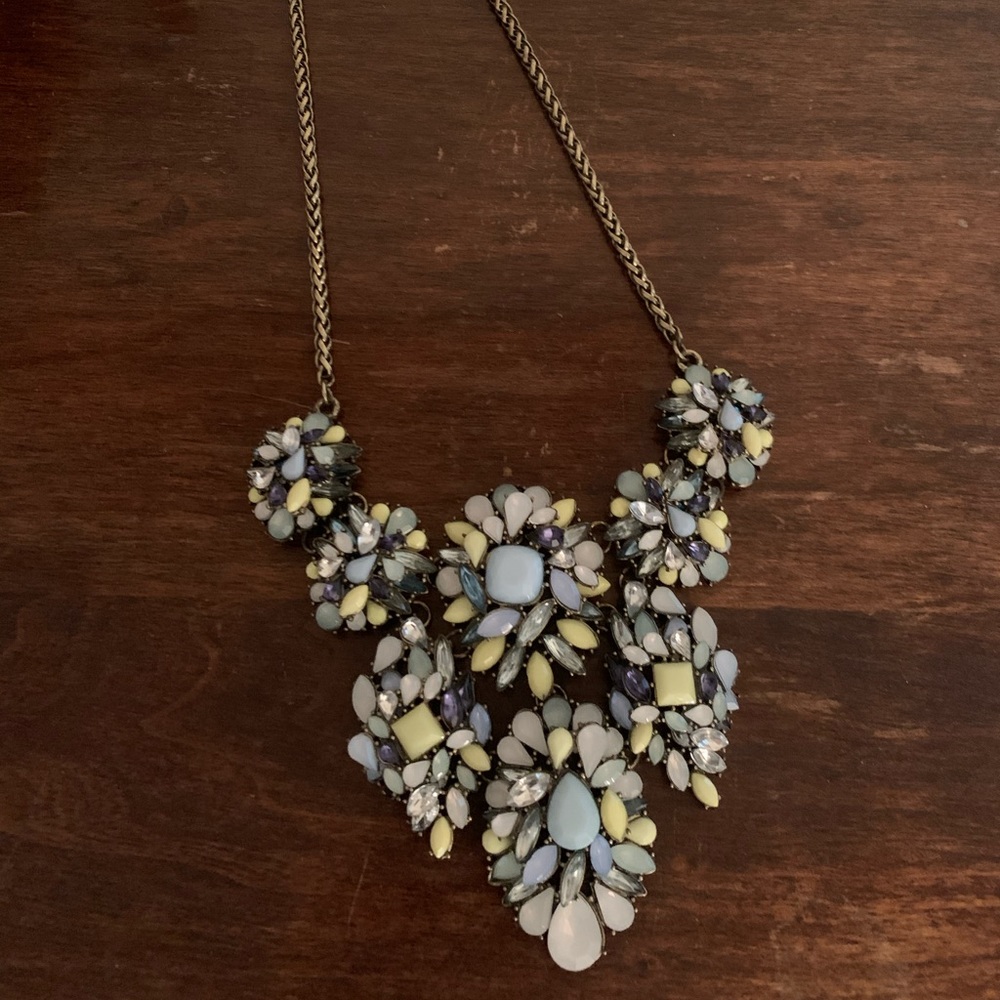 Vera Wang fashion necklace